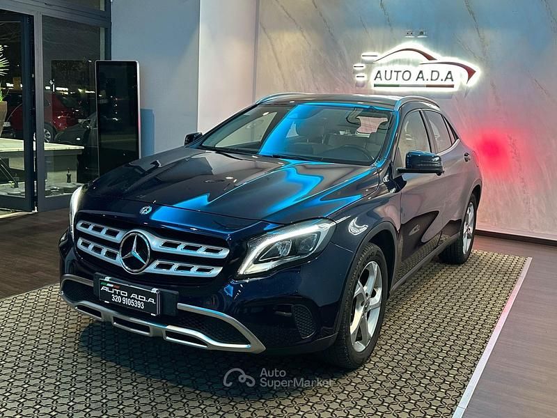 Usata Mercedes GLA200 Premium 136 CV (100 kW) 2018 Blu/azzurro SUV