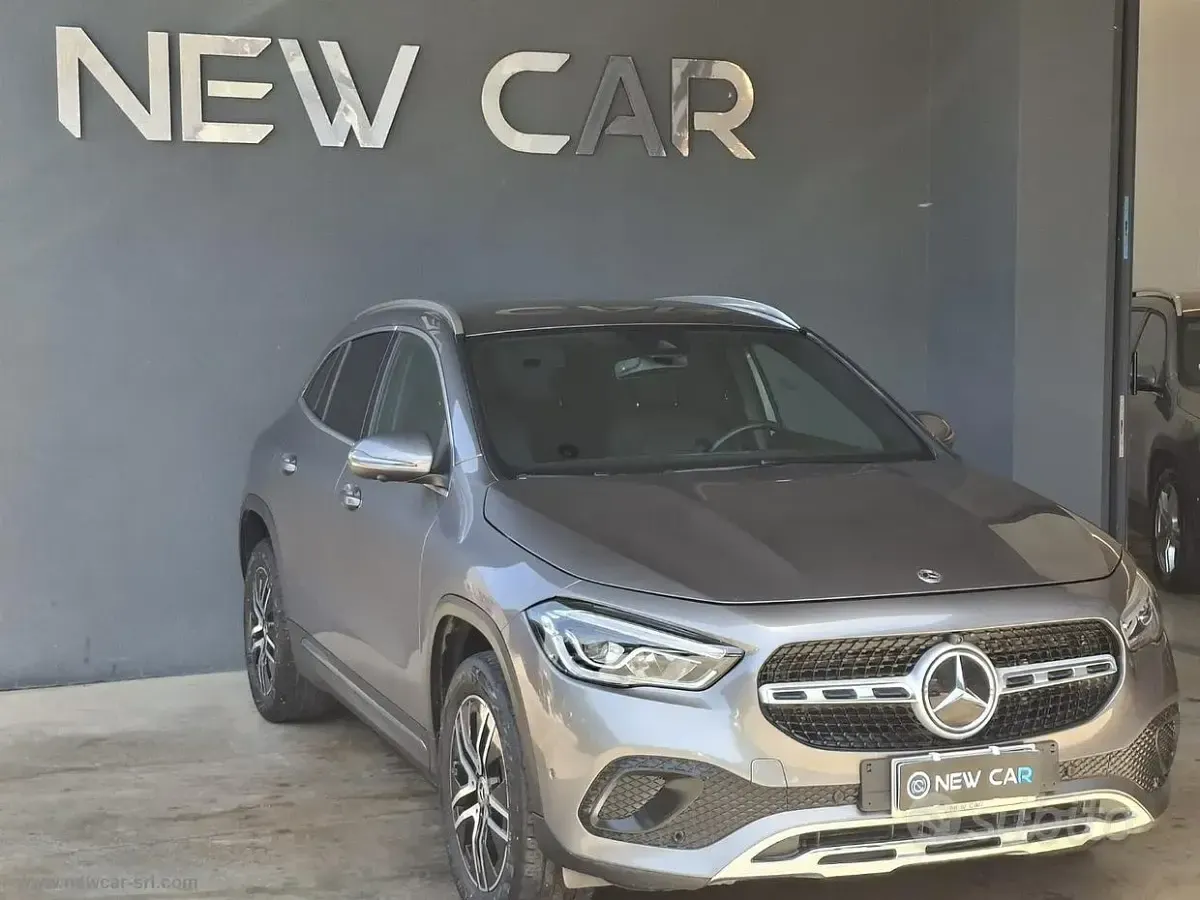 Usata Mercedes GLA180 116 CV (85 kW) 2023 Grigio SUV