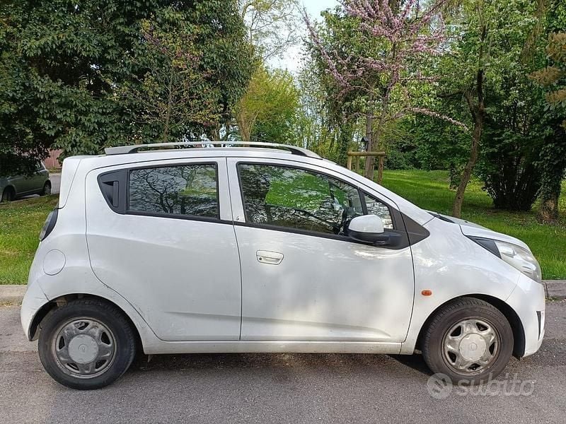 Begagnad Chevrolet Spark 68 HK (50 kW) 2010 Vit Halvkombi