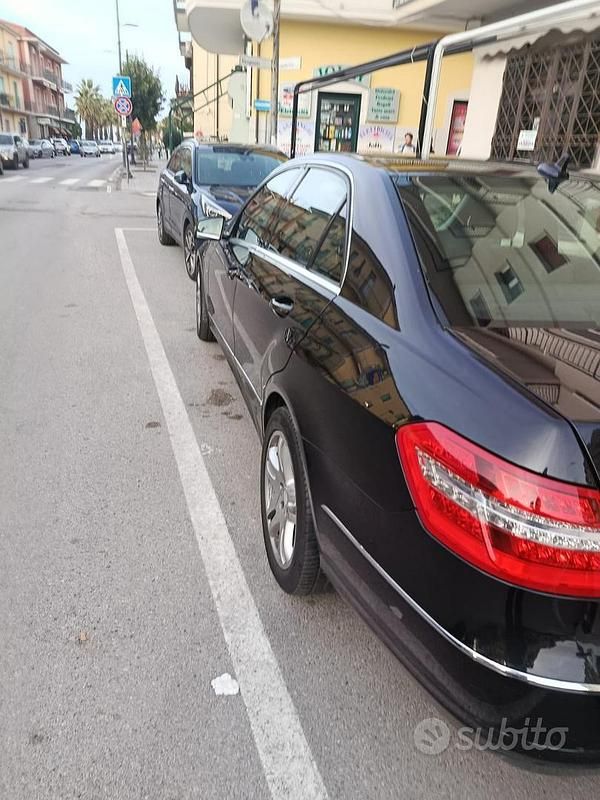 Usata Mercedes E220 170 CV (125 kW) 2011 Nero Berlina