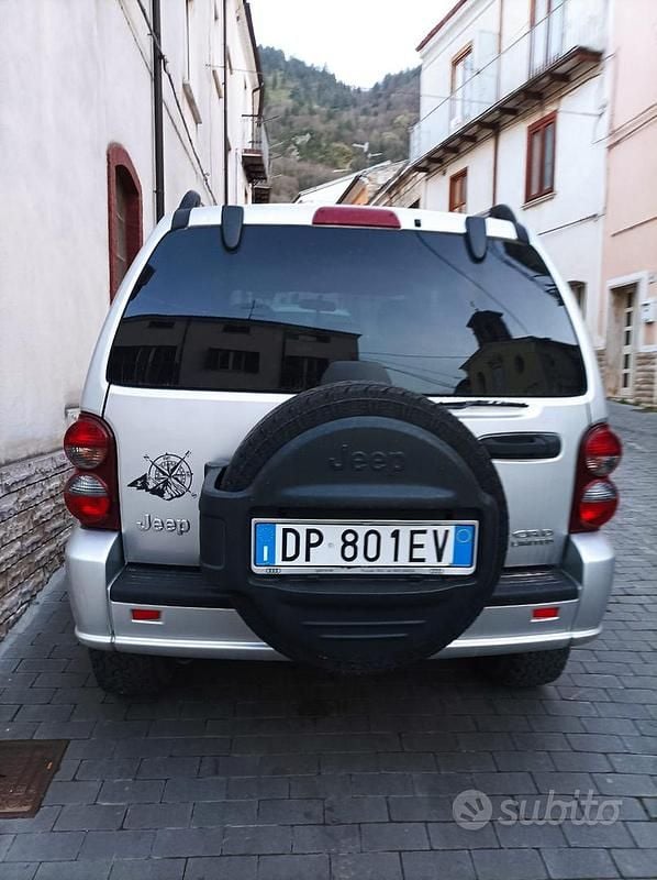 Usata Jeep Cherokee 163 CV (119 kW) 2008 Grigio SUV