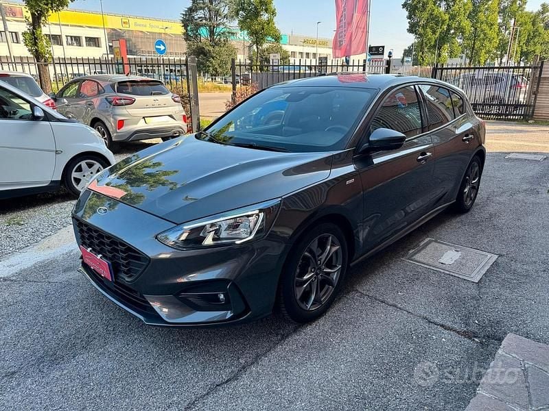 Usata Ford Focus ST-Line 125 CV (91 kW) 2021 Grigio Berlina