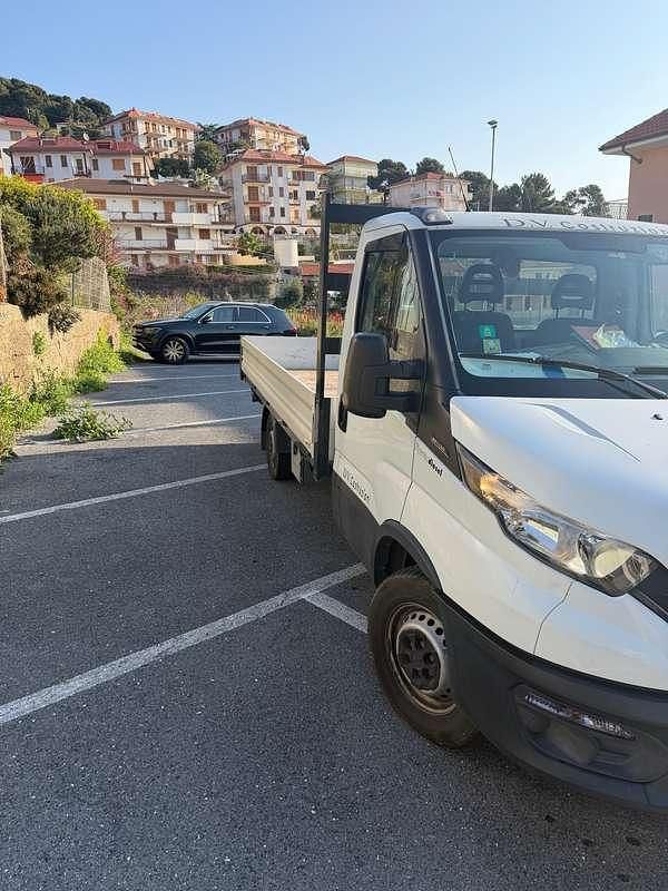Usata Iveco Daily 140 CV (102 kW) 2020 Bianco Furgone