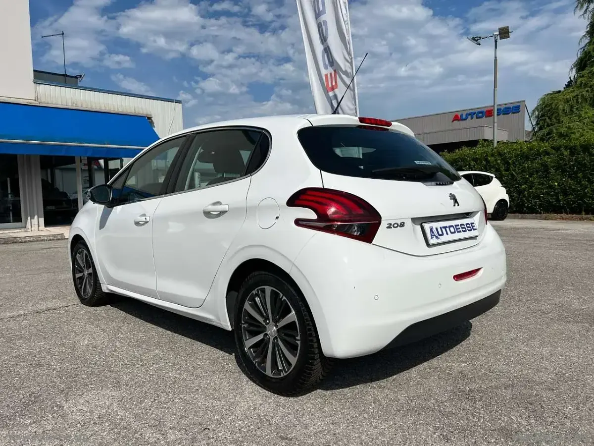 Usata Peugeot 208 Allure 75 CV (55 kW) 2018 Bianco Utilitaria
