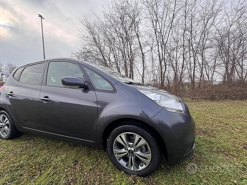 Usata Kia Venga Active 90 CV (66 kW) 2015 Grigio Utilitaria