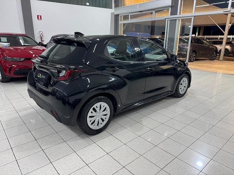 Usata Toyota Yaris Hybrid Business Edition 92 CV (67 kW) 2022 Nero Berlina
