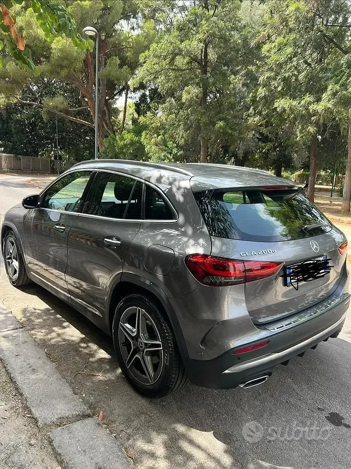 Usata Mercedes GLA200 Premium 150 CV (110 kW) 2022 Grigio SUV