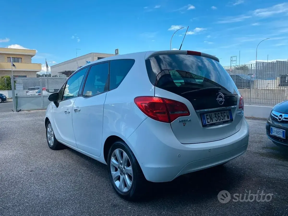 Usata Opel Meriva 95 CV (69 kW) 2012 Bianco Monovolume