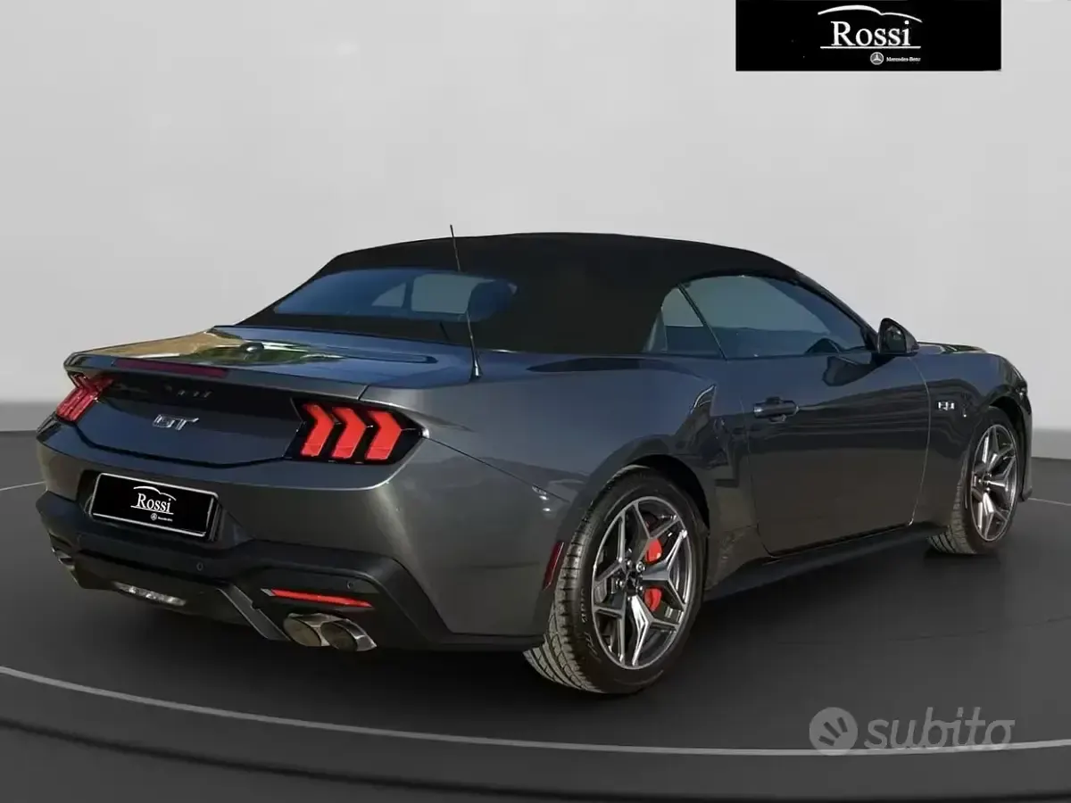 Usata Ford Mustang Convertible 2024 Grigio Cabrio