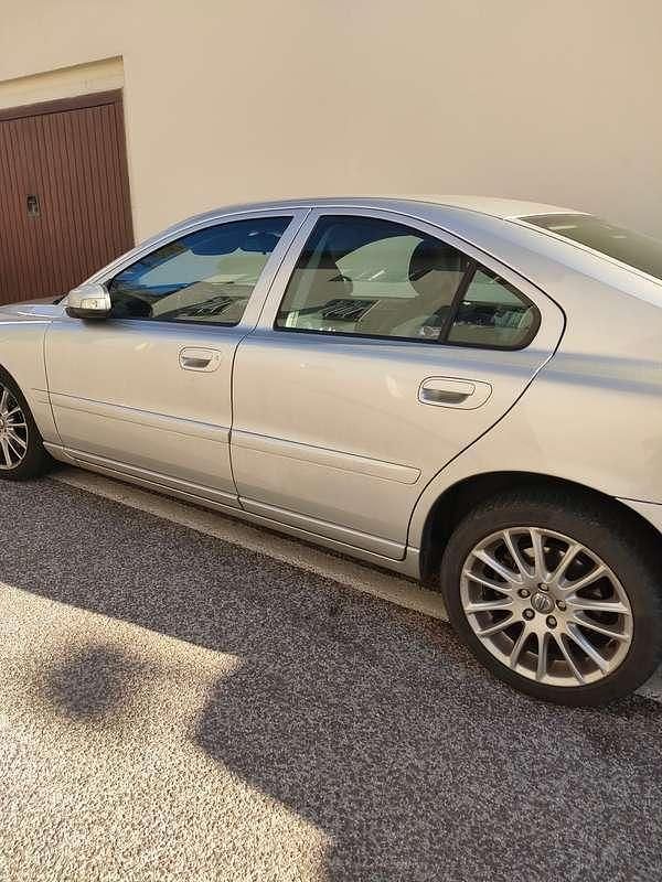 Usata Volvo S60 185 CV (136 kW) 2008 Argento Berlina