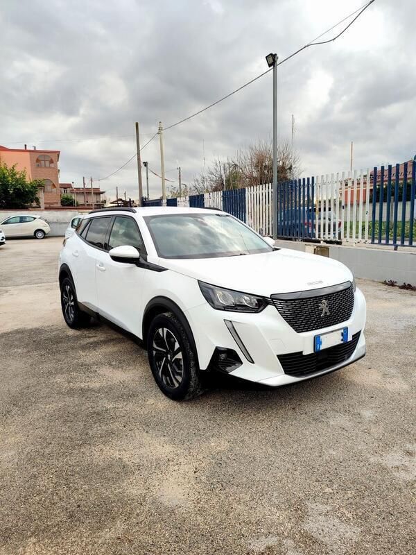 Usata Peugeot 2008 Allure 101 CV (74 kW) 2021 Bianco SUV