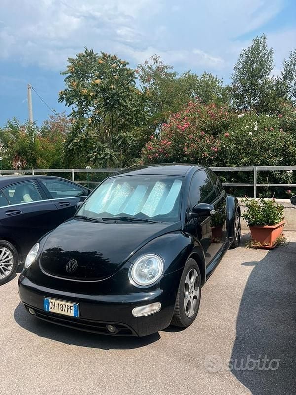 Usata VW New Beetle 101 CV (74 kW) 2003 Nero Utilitaria