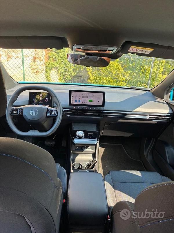 Usata MG MG4 EV 150 kW (204 CV) 2023 Blu Utilitaria