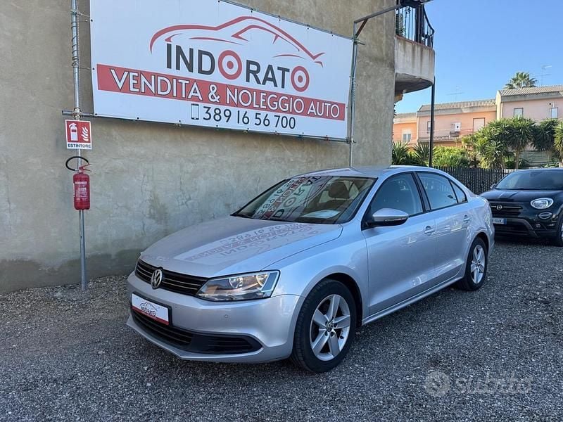 Begagnad VW Jetta 105 HK (77 kW) 2012 Grå Sedan