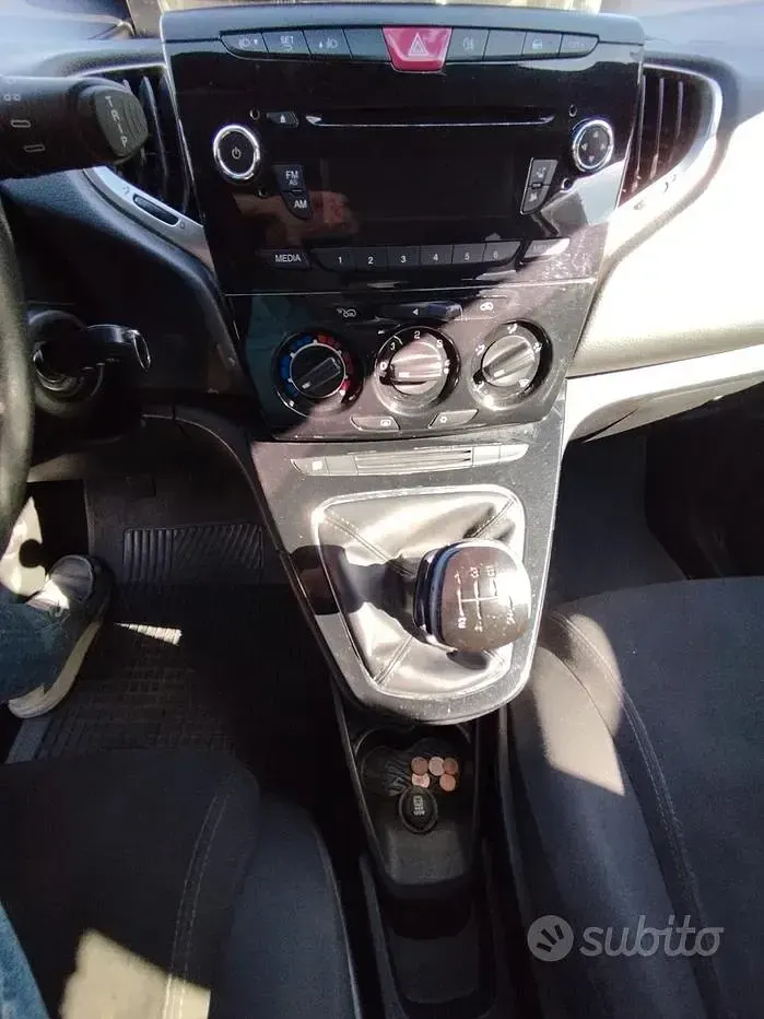 Usata Lancia Ypsilon Silver 69 CV (50 kW) 2014 Grigio Utilitaria