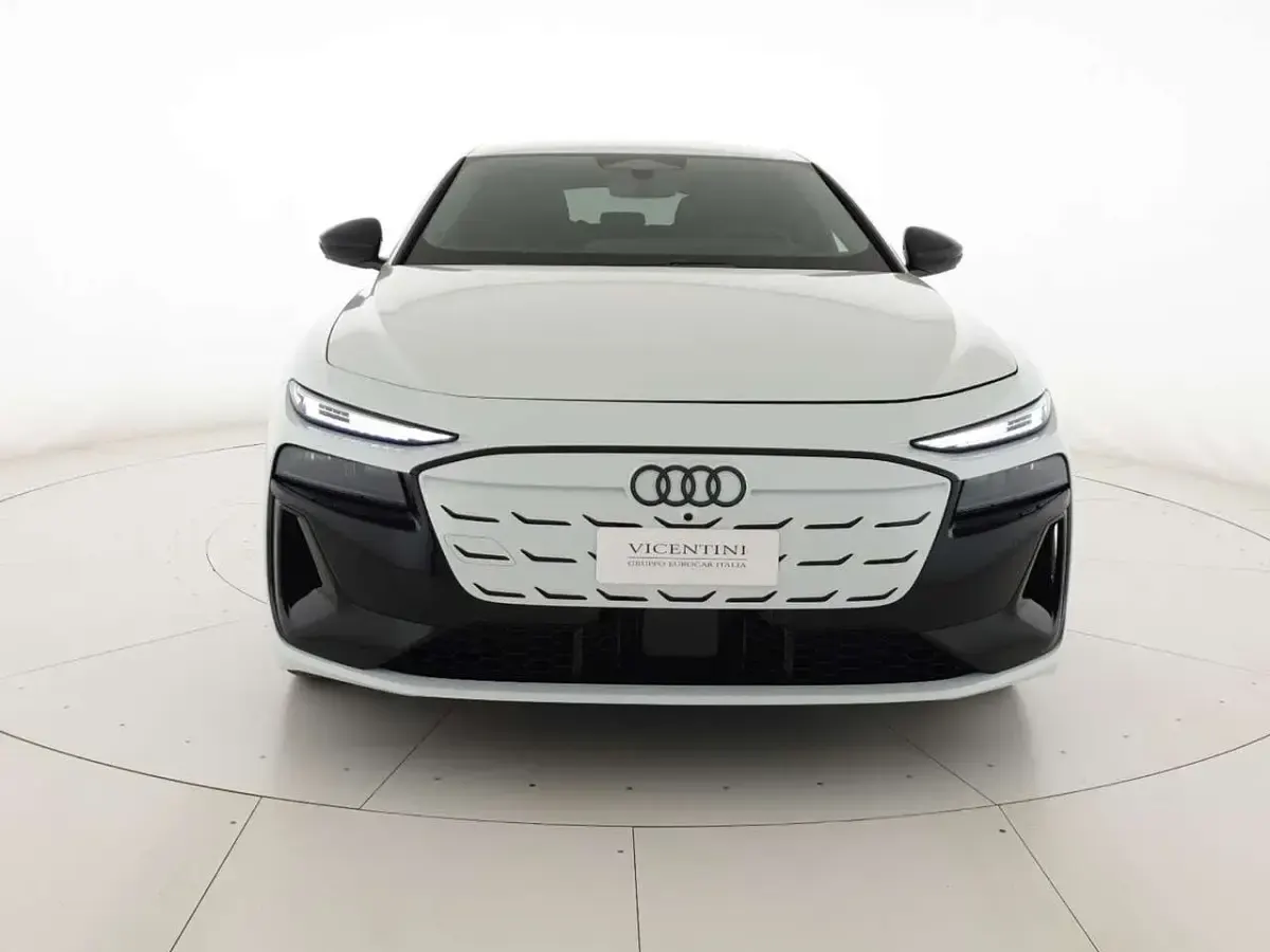 Nuova Audi A6 e-tron S-Line 280 kW (381 CV) 2026 Bianco ghiaccio metallizzato Station wagon