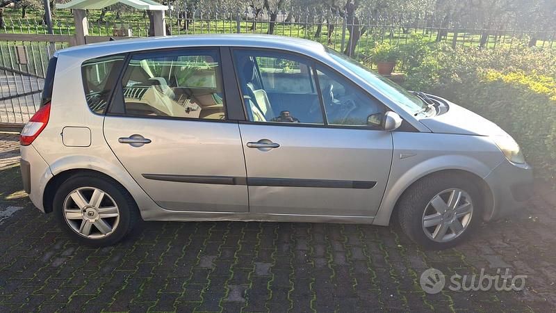 Usata Renault Scénic II Exception 105 CV (77 kW) 2005 Monovolume