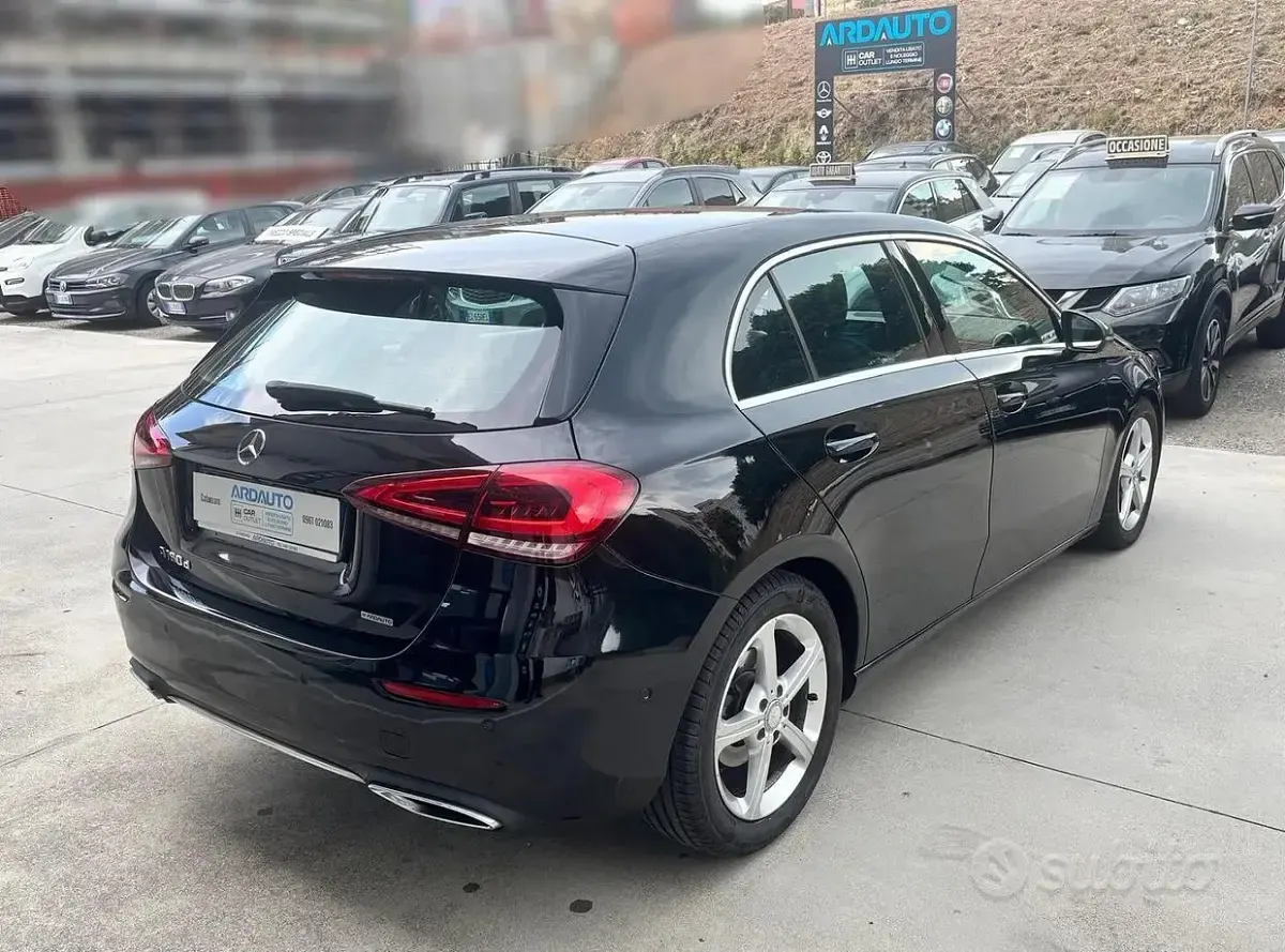 Usata Mercedes A180 Sport Edition 116 CV (85 kW) 2019 Nero Berlina
