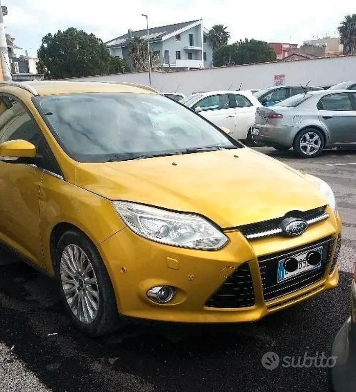 Usata Ford Focus Titanium 116 CV (85 kW) 2011 Giallo Berlina