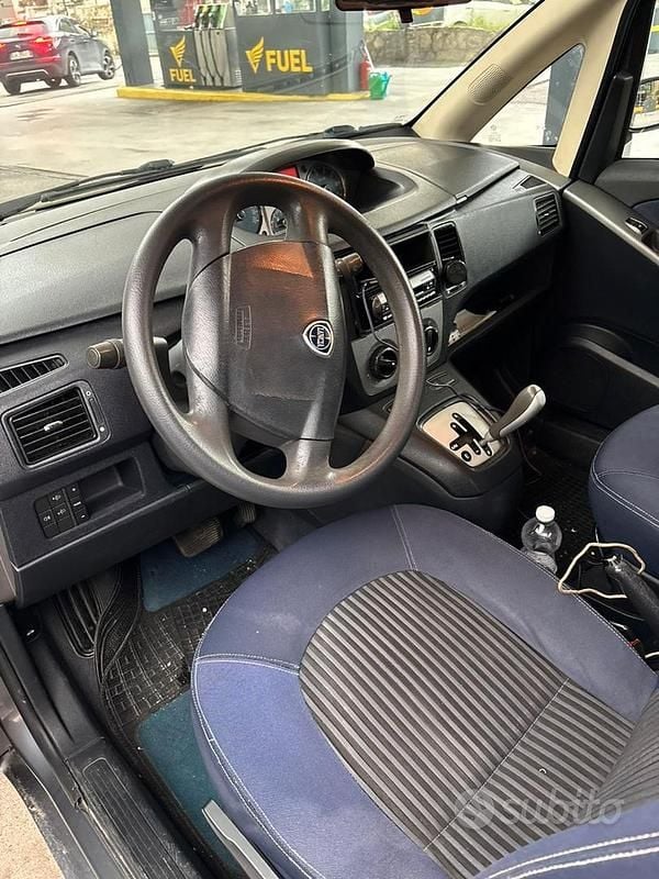 Usata Lancia Musa 95 CV (69 kW) 2008 Blu Monovolume