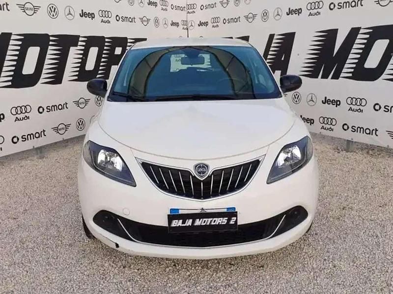 Usata Lancia Ypsilon Silver 69 CV (50 kW) 2022 Bianco Utilitaria