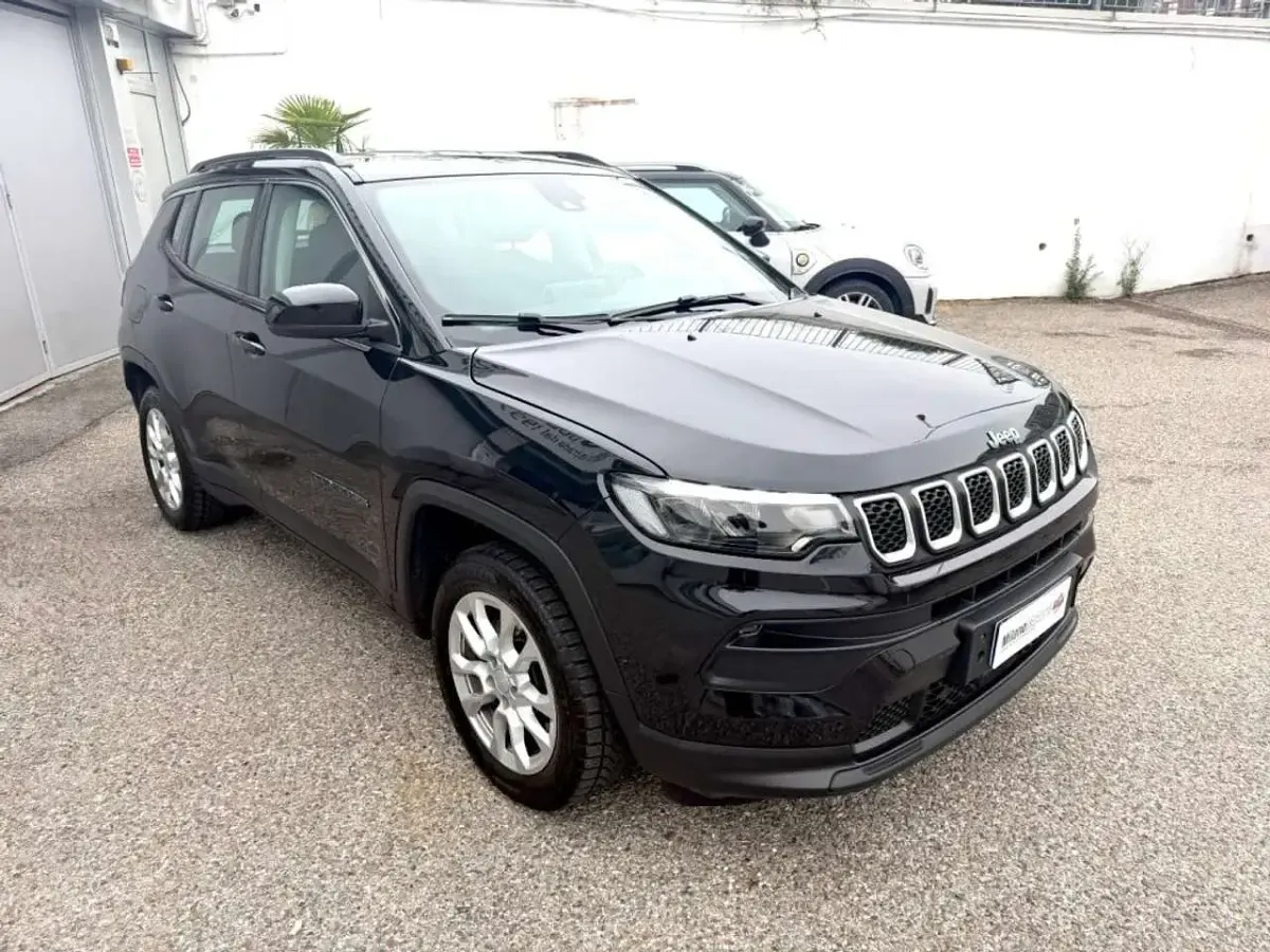 Usado Jeep Compass Night Eagle 190 CV (139 kW) 2022 Negro SUV