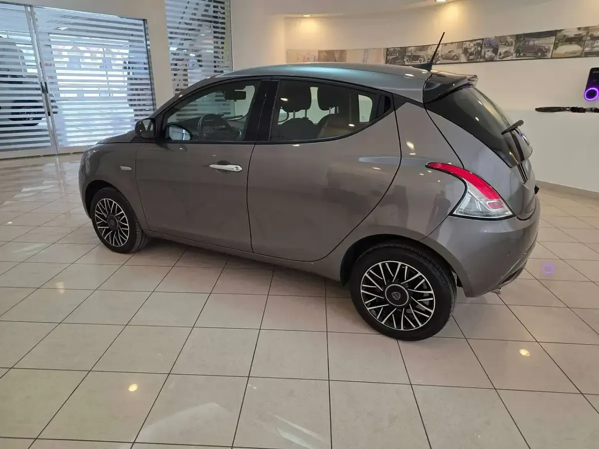 Usata Lancia Ypsilon S 69 CV (50 kW) 2024 Grigio Utilitaria