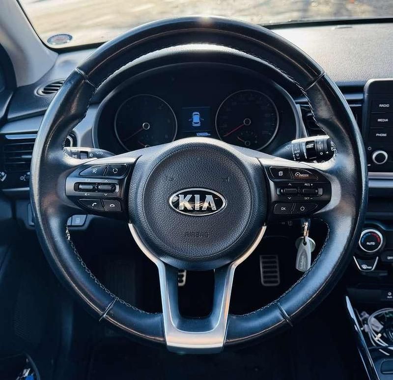 Usata Kia Rio Active 77 CV (56 kW) 2017 Argento Berlina