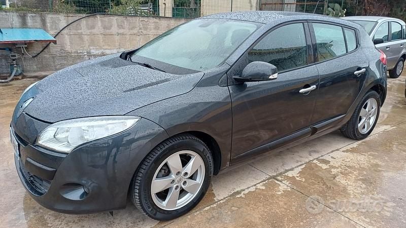 Usata Renault Mégane Luxe 110 CV (80 kW) 2009 Grigio Berlina
