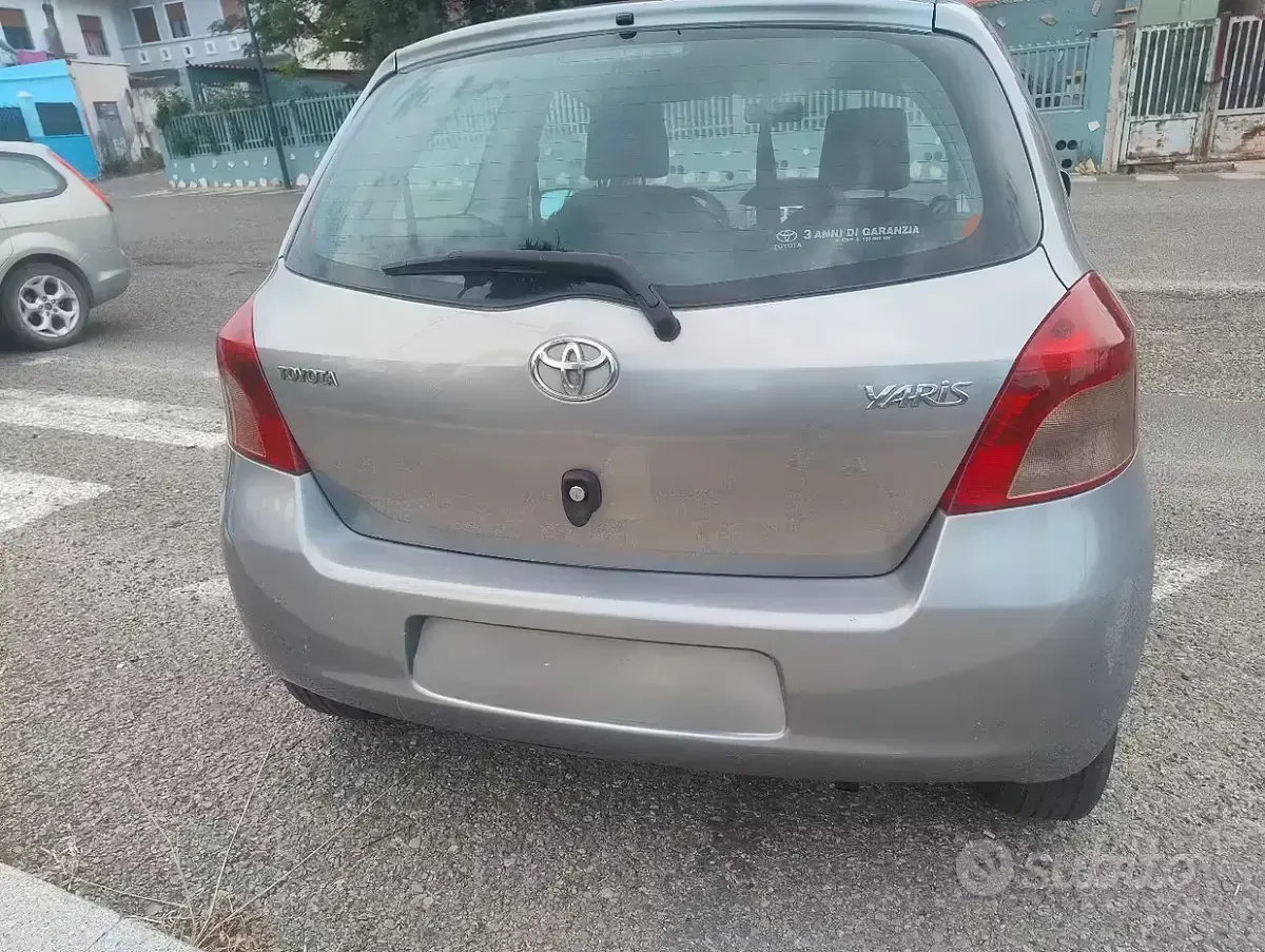 Usata Toyota Yaris 65 CV (47 kW) 2008 Grigio Utilitaria