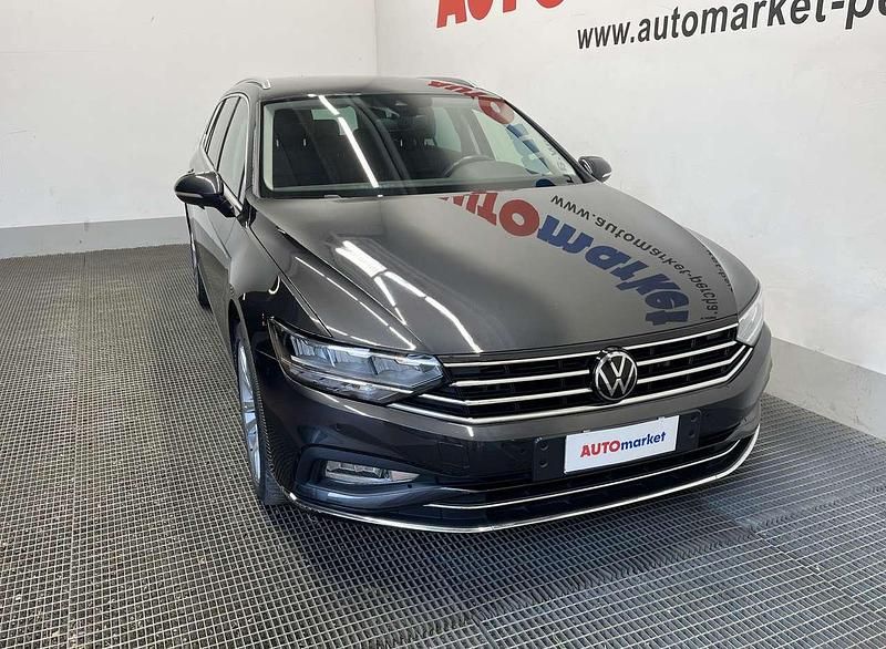 Usata VW Passat Executive 200 CV (147 kW) 2022 Grigio Station wagon