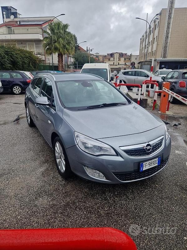 Usata Opel Astra 60 CV (44 kW) 2012 Station wagon
