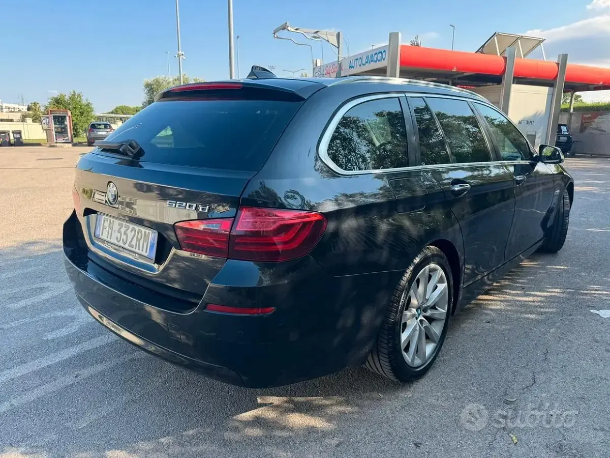 Usata BMW 520 Comfort Edition 190 CV (139 kW) 2017 Nero Station wagon