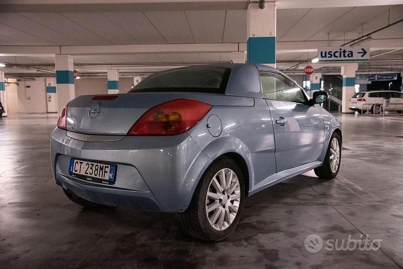 Usata Opel Tigra Edition 90 CV (66 kW) 2005 Blu Cabrio