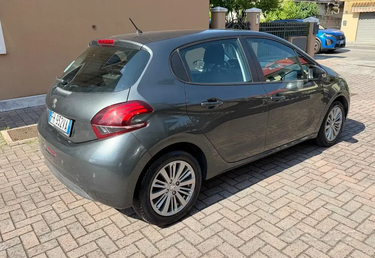 Usata Peugeot 208 75 CV (55 kW) 2017 Grigio Utilitaria