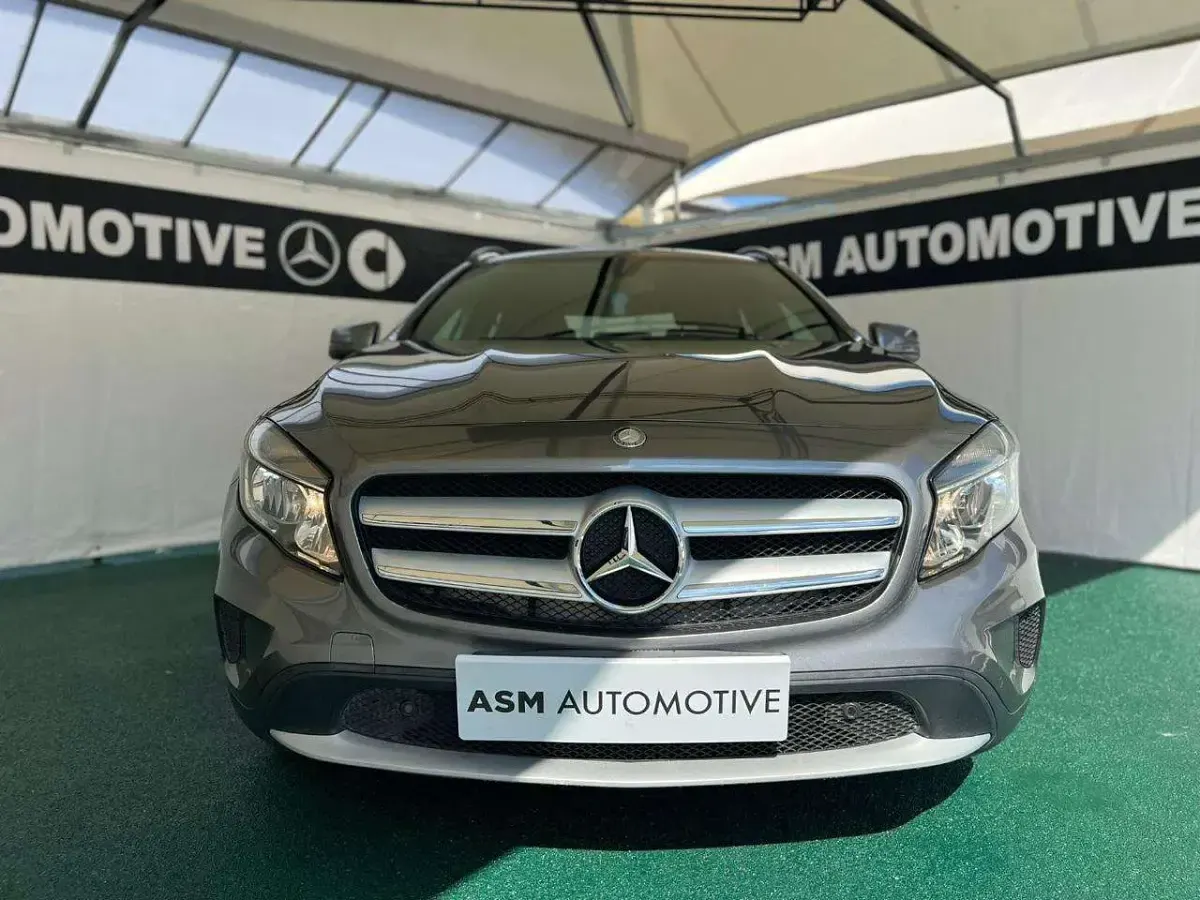 Usata Mercedes GLA200 Business 136 CV (100 kW) 2015 Grigio montagna SUV