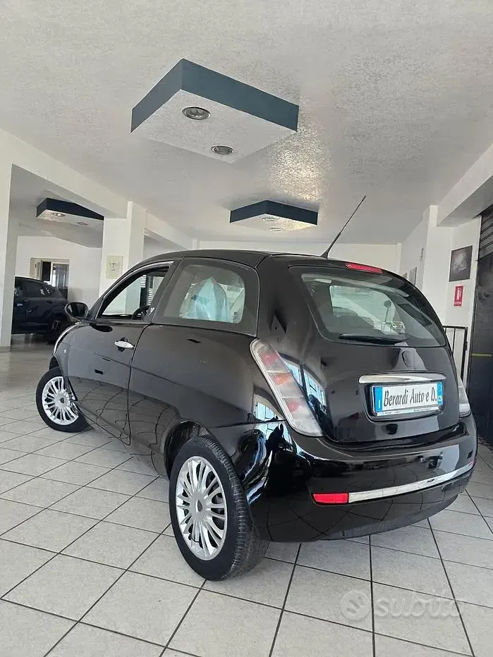 Usata Lancia Ypsilon 60 CV (44 kW) 2008 Grigio Utilitaria