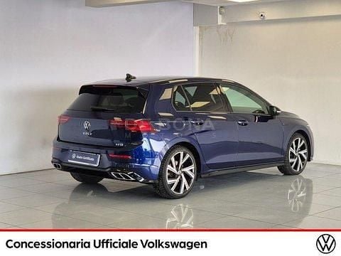 Usata VW Golf VIII R-line 150 CV (110 kW) 2024 Azzurro Utilitaria