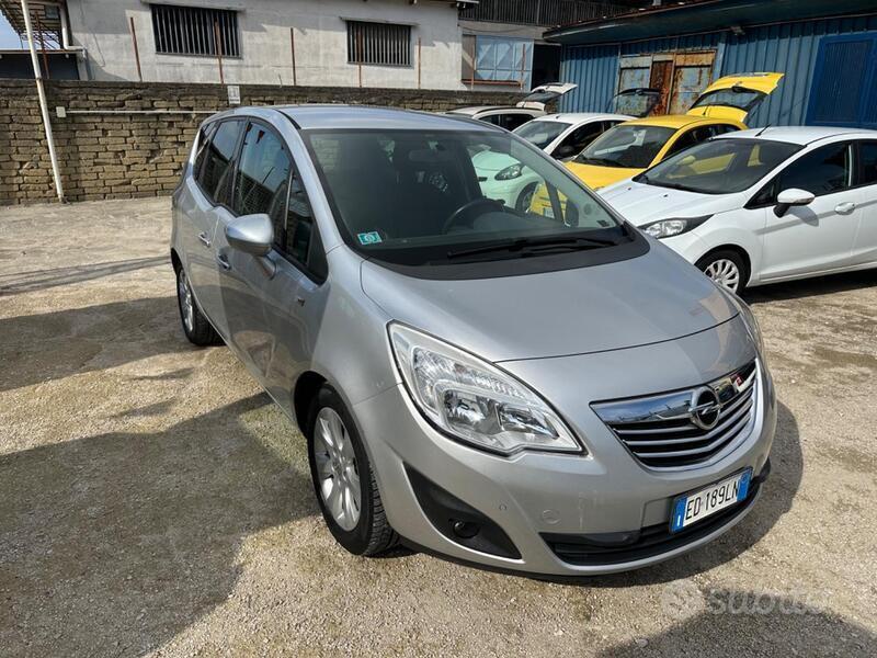 Usato 2011 Opel Meriva 1.4 Benzin 140 CV (4.999 €)