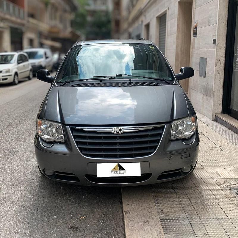 Usata Chrysler Voyager 150 CV (110 kW) 2007 Grigio Monovolume