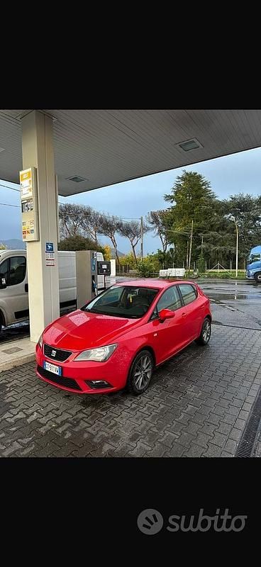 Rosso Usata 2015 Seat Ibiza Tre volumi | 4300 € (Buon prezzo) - Immagine 1/4