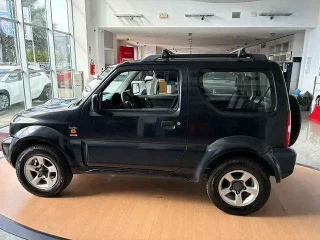 Usata Suzuki Jimny 86 CV (63 kW) 2010 Nero SUV