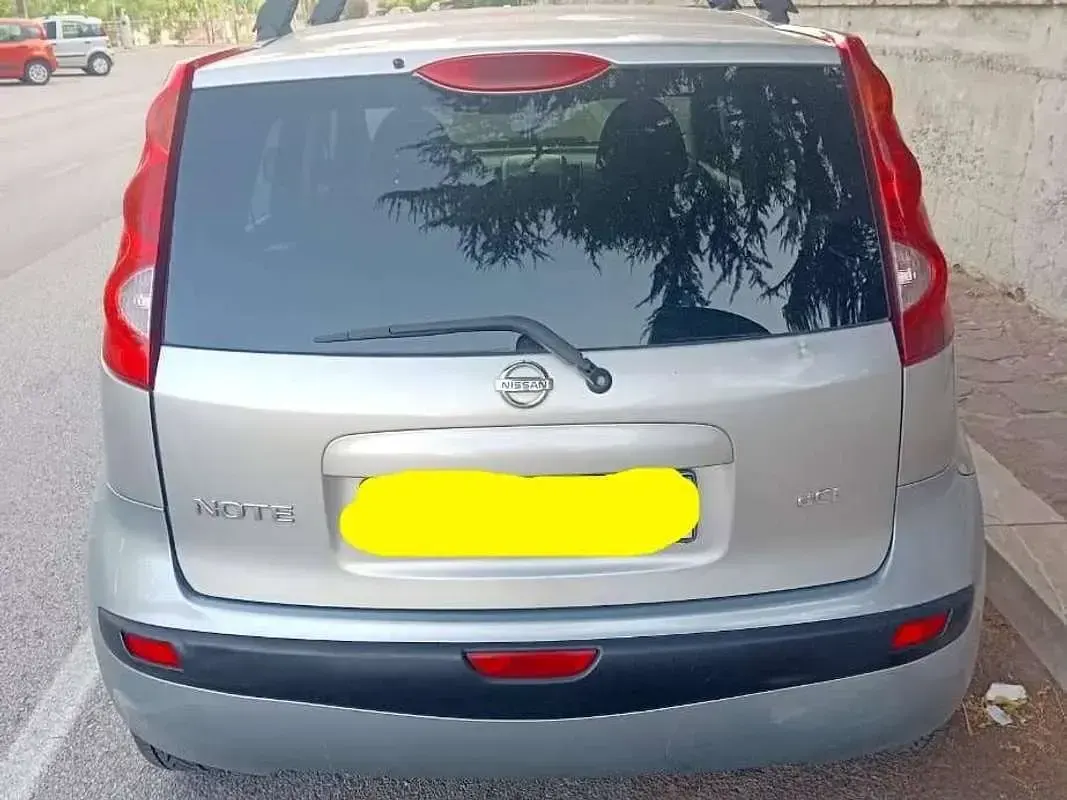 Usata Nissan Note Acenta 86 CV (63 kW) 2006 Argento Utilitaria