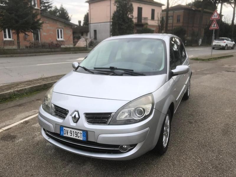 Usata Renault Scénic III Dynamique 101 CV (74 kW) 2009 Argento Monovolume