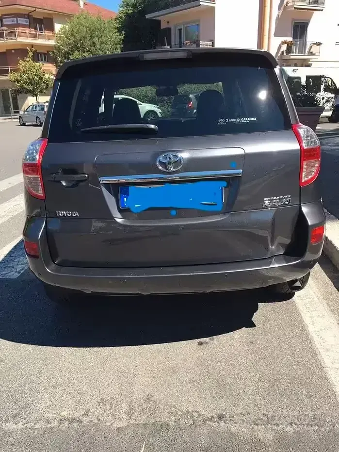 Usado Toyota RAV4 150 CV (110 kW) 2011 Gris SUV