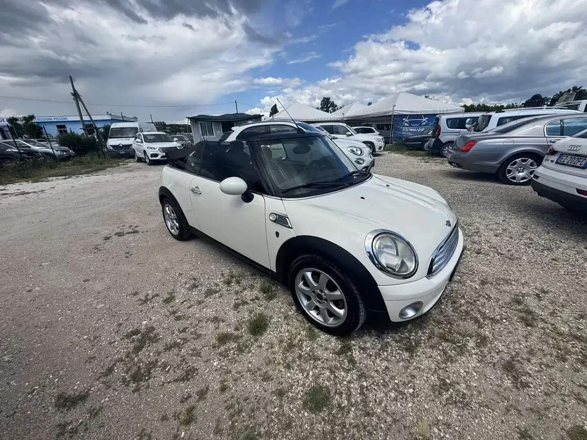 Usata Mini Cooper Cabriolet 120 CV (88 kW) 2009 Bianco Cabrio