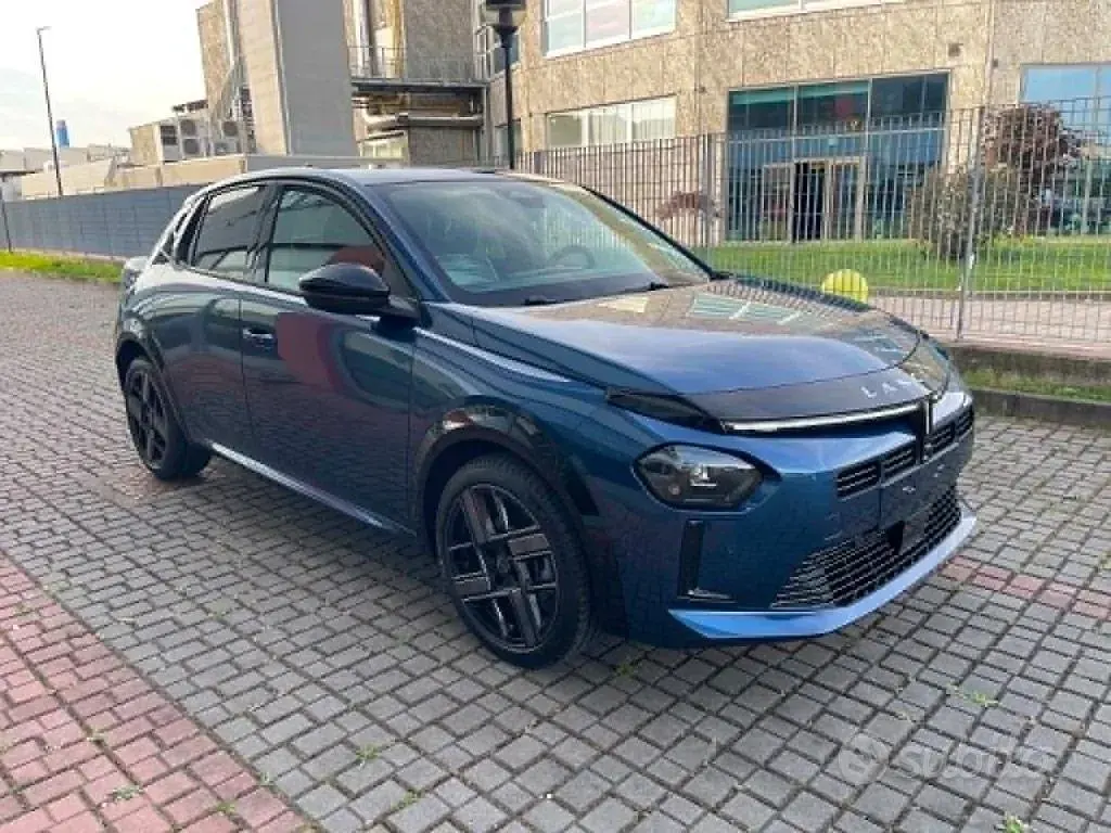 Nuova Lancia Ypsilon 101 CV (74 kW) 2025 Bluazzurro Utilitaria