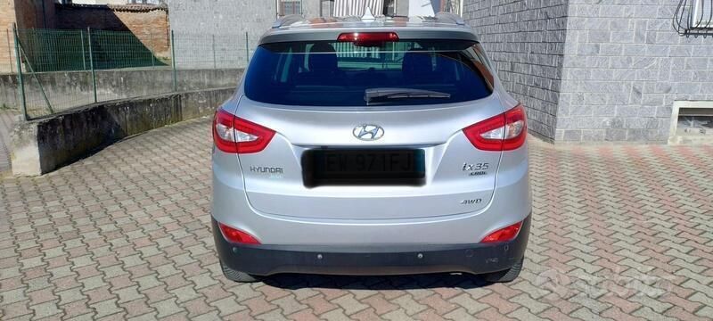 Grigio Usata 2014 Hyundai ix35 Xpossible SUV | 10.000 € (Buon prezzo) - Immagine 1/4