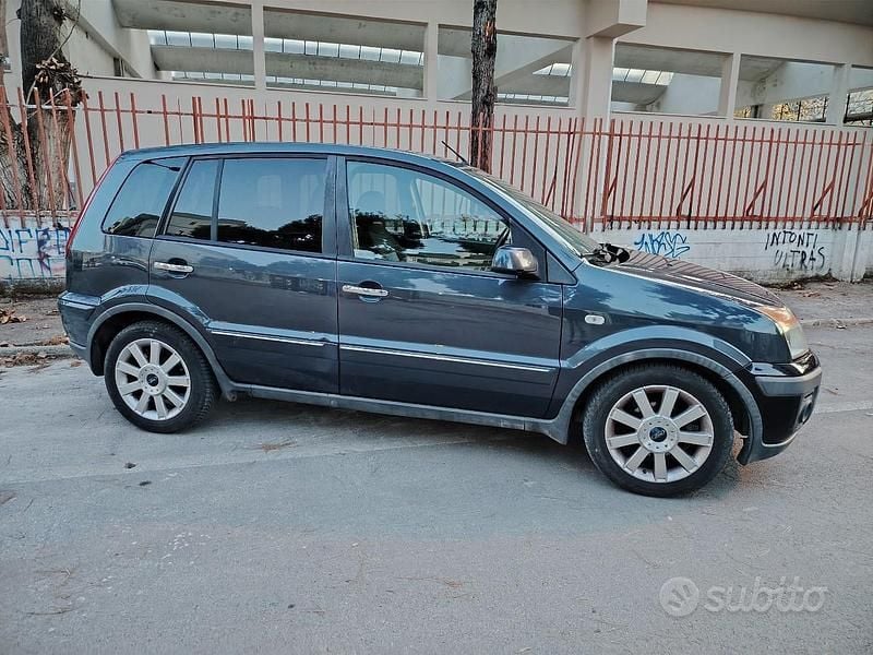 Usata Ford Fusion 70 CV (51 kW) 2009 Grigio Utilitaria