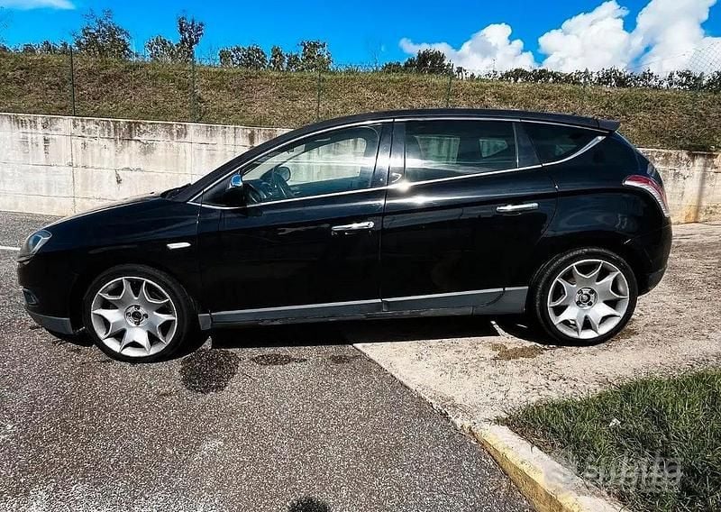 Usata Lancia Delta 190 CV (139 kW) 2011 Utilitaria